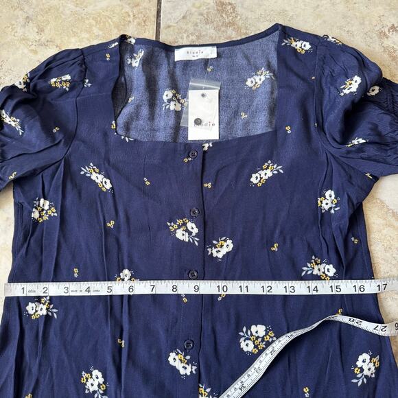 Elodie Women's Size Medium Navy Blue Floral Puff Sleeve Button Up Blouse Top NWT - Picture 5 of 9